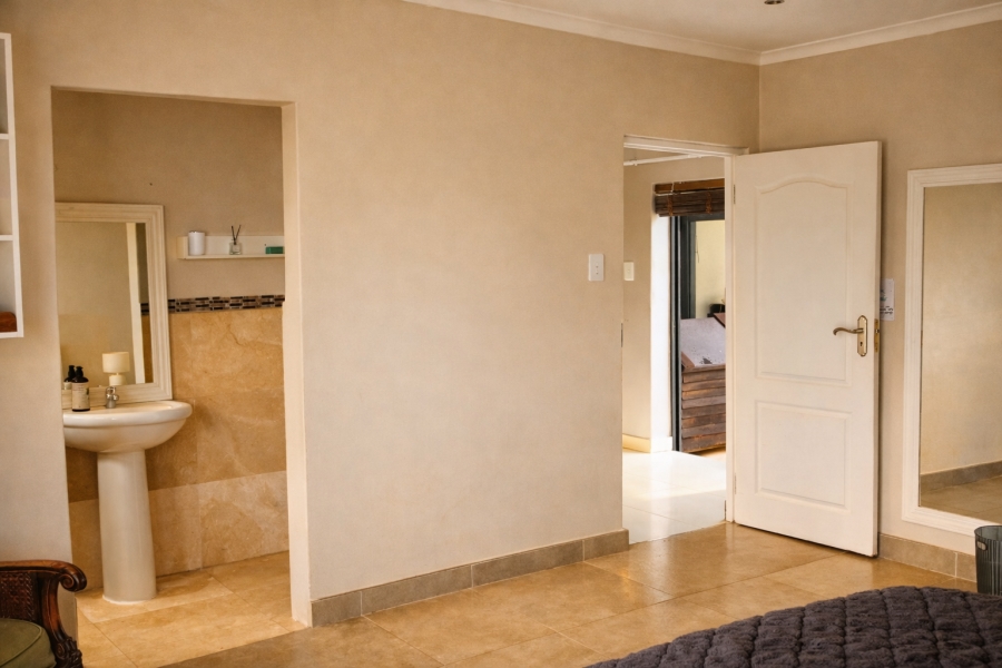 4 Bedroom Property for Sale in Flamingo Vlei Western Cape